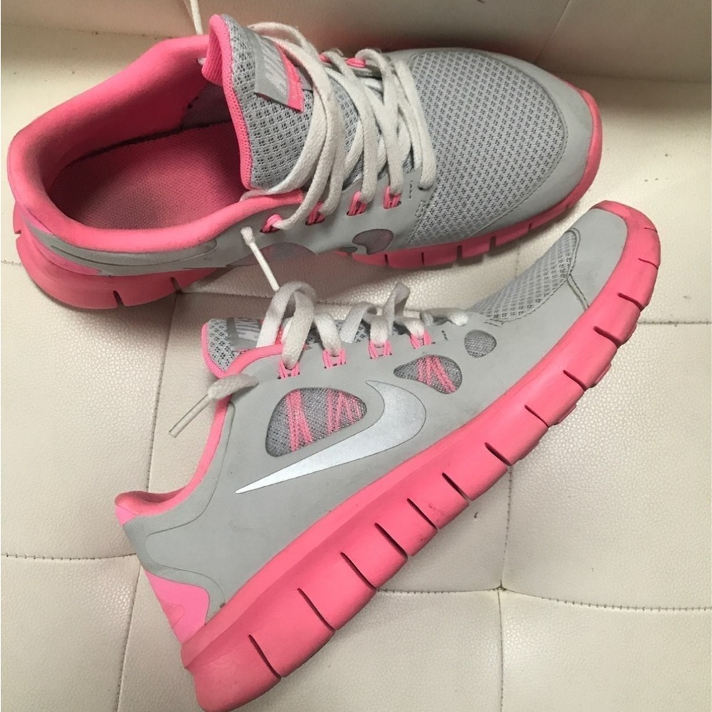 girls Nike shoes size  7y or womens size 8 shoes